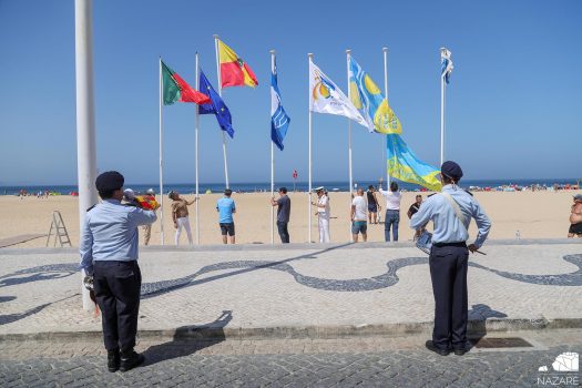 Bandeiras Azul, Praia Acessível e Qualidade de Ouro 2023 hasteadas na Praia da Nazaré