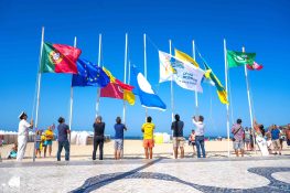 Símbolos de qualidade ambiental chegaram à praia da Nazaré